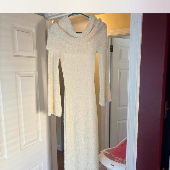 Meshki Cream off the shoulder dress size M - Picture 1 of 2
